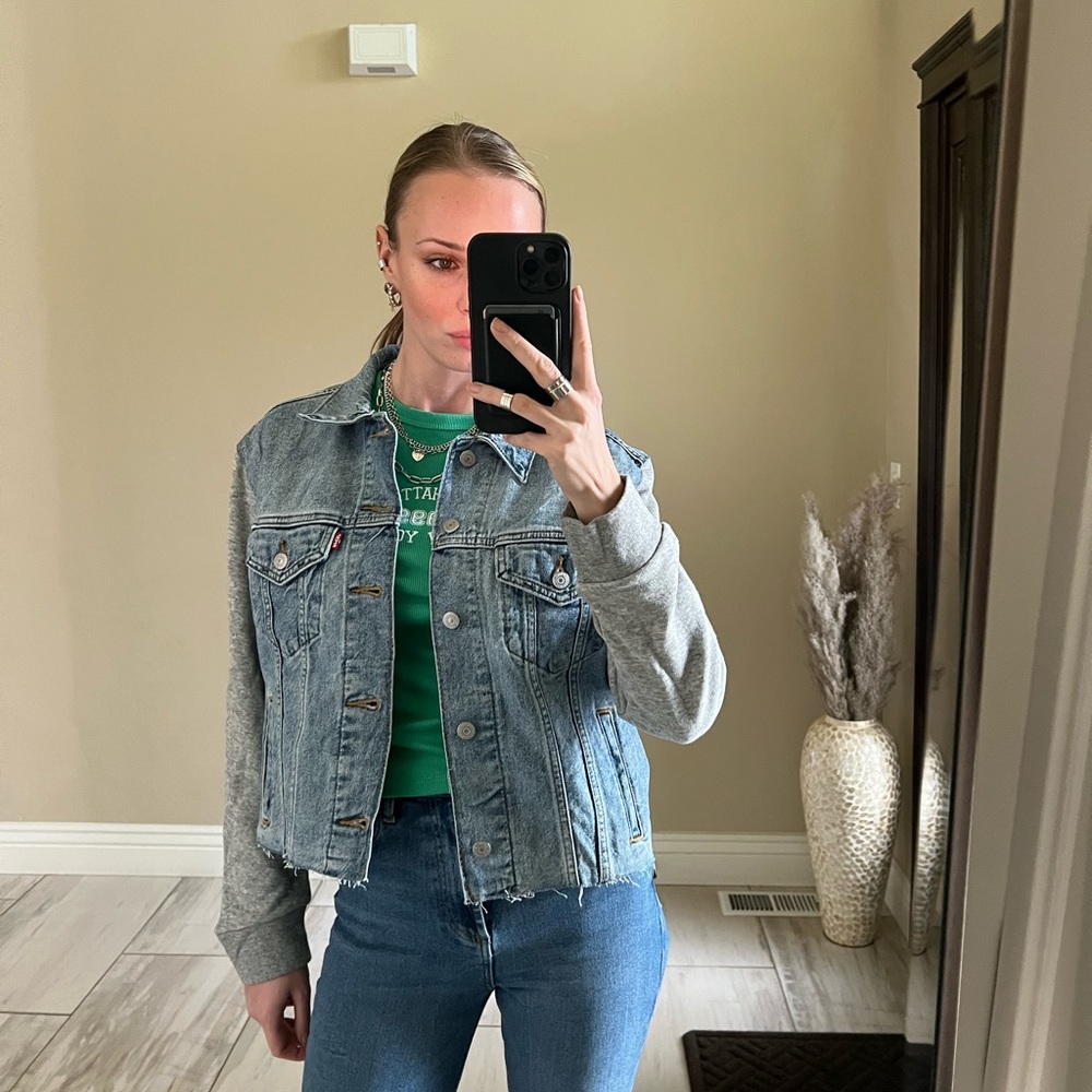 NWT LEVI’S DENIM JEAN JACKET SIZE M